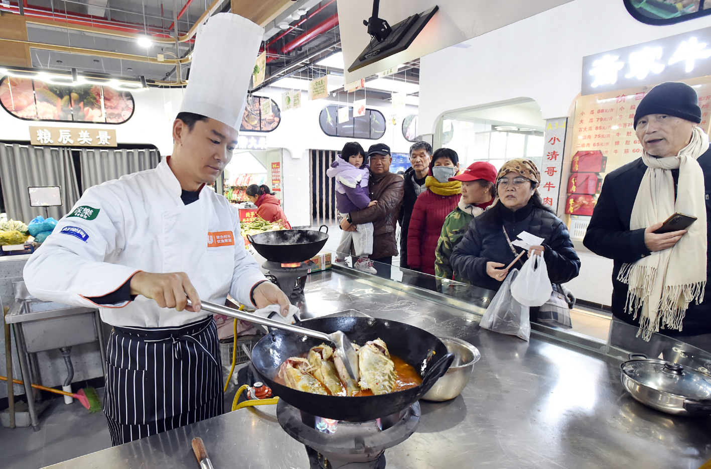 里迎新春 扬州大厨教做“福气年菜”AG真人登录“味”你而来 烟火气(图2)