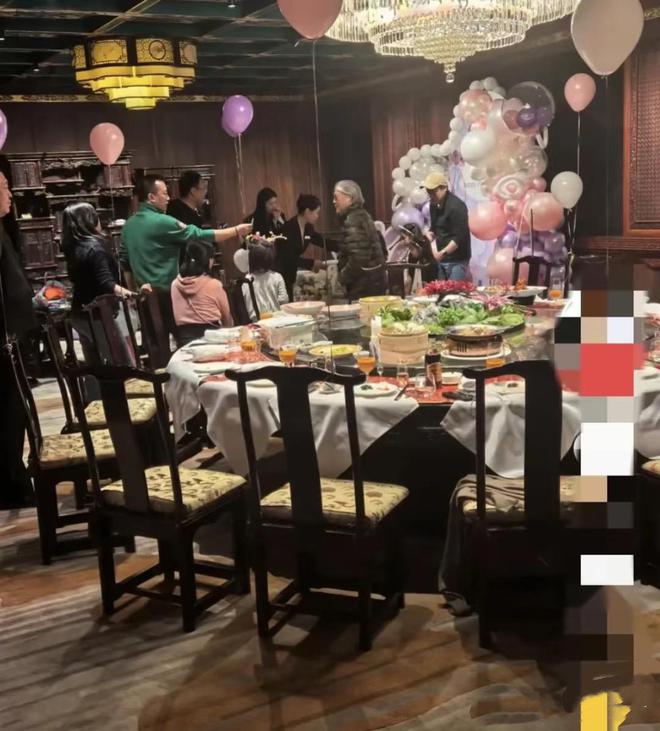 顿饭三千多超难约内景曝光低调奢华AG真人郭晶晶凤临阁为长女庆生一(图3)